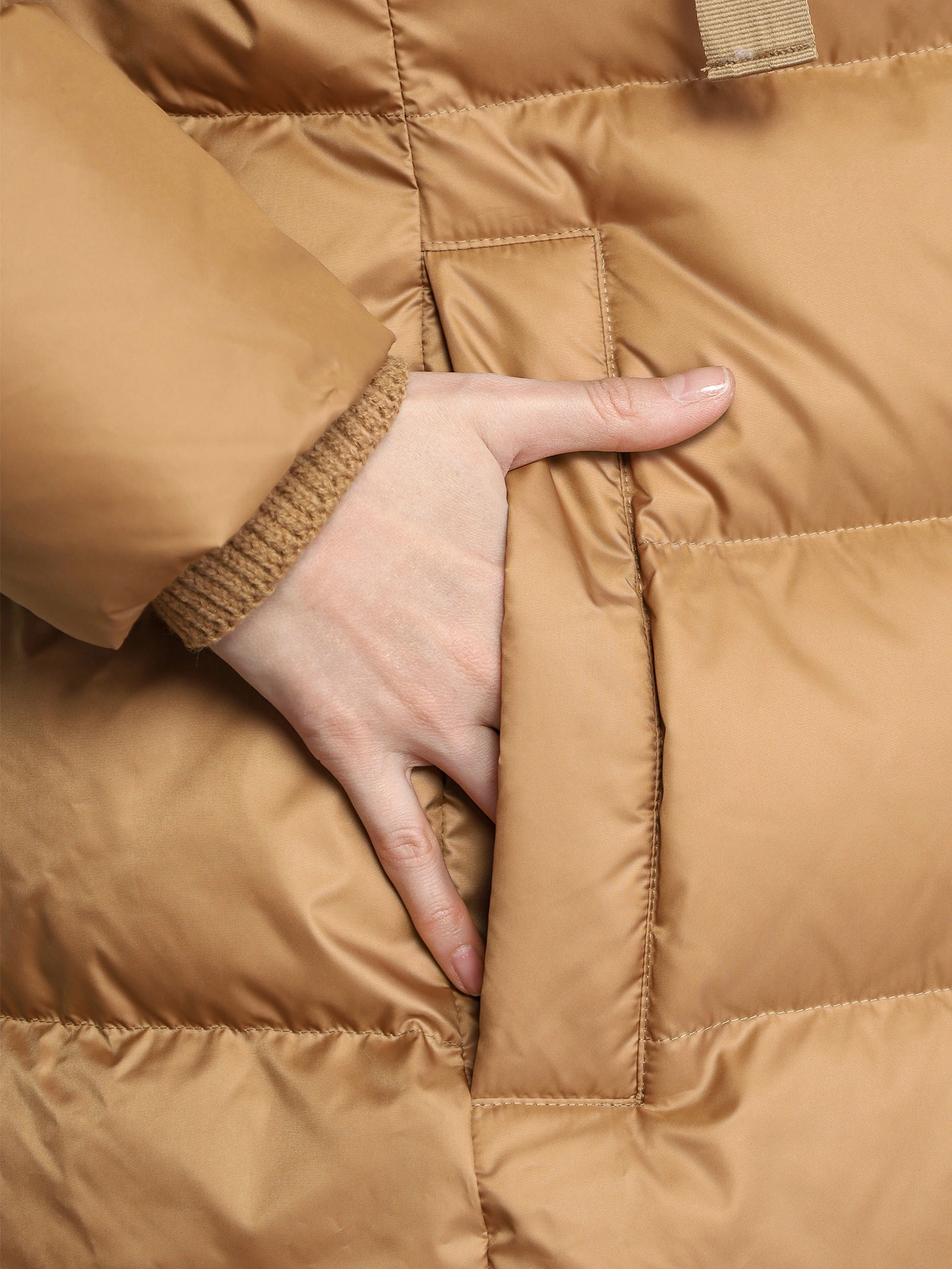 Пальто пуховое песочного цвета